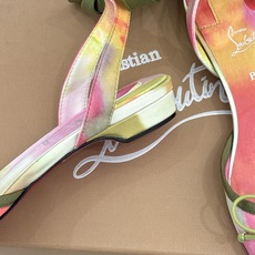 ChristinLouboutin/CL26WF新品 猪鼻子蝴蝶结高跟凉鞋 在时尚的舞台上CL始终是璀璨的明星 而这款猪 ChristinLouboutin/CL26WF新品 猪鼻子蝴蝶结高跟凉鞋 在时尚的舞台上CL始终是璀璨的明星 而这款猪