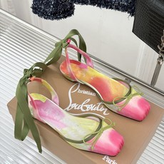 ChristinLouboutin/CL26WF新品 猪鼻子蝴蝶结高跟凉鞋 在时尚的舞台上CL始终是璀璨的明星 而这款猪 ChristinLouboutin/CL26WF新品 猪鼻子蝴蝶结高跟凉鞋 在时尚的舞台上CL始终是璀璨的明星 而这款猪