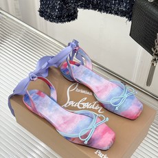 ChristinLouboutin/CL26WF新品 猪鼻子蝴蝶结高跟凉鞋 在时尚的舞台上CL始终是璀璨的明星 而这款猪 ChristinLouboutin/CL26WF新品 猪鼻子蝴蝶结高跟凉鞋 在时尚的舞台上CL始终是璀璨的明星 而这款猪