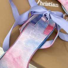 ChristinLouboutin/CL26WF新品 猪鼻子蝴蝶结高跟凉鞋 在时尚的舞台上CL始终是璀璨的明星 而这款猪 ChristinLouboutin/CL26WF新品 猪鼻子蝴蝶结高跟凉鞋 在时尚的舞台上CL始终是璀璨的明星 而这款猪