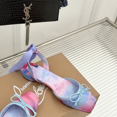 ChristinLouboutin/CL26WF新品 猪鼻子蝴蝶结高跟凉鞋 在时尚的舞台上CL始终是璀璨的明星 而这款猪 ChristinLouboutin/CL26WF新品 猪鼻子蝴蝶结高跟凉鞋 在时尚的舞台上CL始终是璀璨的明星 而这款猪
