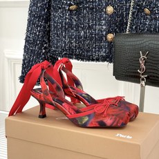 ChristinLouboutin/CL26WF新品 猪鼻子蝴蝶结高跟凉鞋 在时尚的舞台上CL始终是璀璨的明星 而这款猪 ChristinLouboutin/CL26WF新品 猪鼻子蝴蝶结高跟凉鞋 在时尚的舞台上CL始终是璀璨的明星 而这款猪