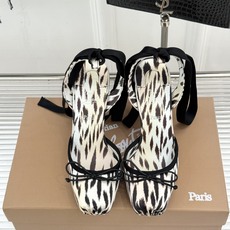 ChristinLouboutin/CL26WF新品 猪鼻子蝴蝶结高跟凉鞋 在时尚的舞台上CL始终是璀璨的明星 而这款猪 ChristinLouboutin/CL26WF新品 猪鼻子蝴蝶结高跟凉鞋 在时尚的舞台上CL始终是璀璨的明星 而这款猪