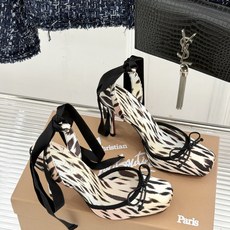 ChristinLouboutin/CL26WF新品 猪鼻子蝴蝶结高跟凉鞋 在时尚的舞台上CL始终是璀璨的明星 而这款猪 ChristinLouboutin/CL26WF新品 猪鼻子蝴蝶结高跟凉鞋 在时尚的舞台上CL始终是璀璨的明星 而这款猪