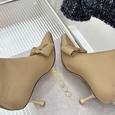 Jimmy Choo/吉米周26WF新品 蝶结细跟高跟短靴靴 缎面蝶结柔润精致 细高跟悄悄拉长腿线 靴口利落衬出纤细脚踝 Jimmy Choo/吉米周26WF新品 蝶结细跟高跟短靴靴 缎面蝶结柔润精致 细高跟悄悄拉长腿线 靴口利落衬出纤细脚踝