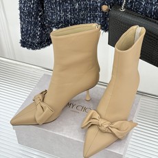 Jimmy Choo/吉米周26WF新品 蝶结细跟高跟短靴靴 缎面蝶结柔润精致 细高跟悄悄拉长腿线 靴口利落衬出纤细脚踝 Jimmy Choo/吉米周26WF新品 蝶结细跟高跟短靴靴 缎面蝶结柔润精致 细高跟悄悄拉长腿线 靴口利落衬出纤细脚踝