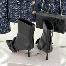 Jimmy Choo/吉米周26WF新品 蝶结细跟高跟短靴靴 缎面蝶结柔润精致 细高跟悄悄拉长腿线 靴口利落衬出纤细脚踝 Jimmy Choo/吉米周26WF新品 蝶结细跟高跟短靴靴 缎面蝶结柔润精致 细高跟悄悄拉长腿线 靴口利落衬出纤细脚踝