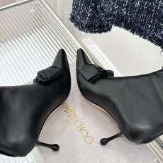 Jimmy Choo/吉米周26WF新品 蝶结细跟高跟短靴靴 缎面蝶结柔润精致 细高跟悄悄拉长腿线 靴口利落衬出纤细脚踝 Jimmy Choo/吉米周26WF新品 蝶结细跟高跟短靴靴 缎面蝶结柔润精致 细高跟悄悄拉长腿线 靴口利落衬出纤细脚踝