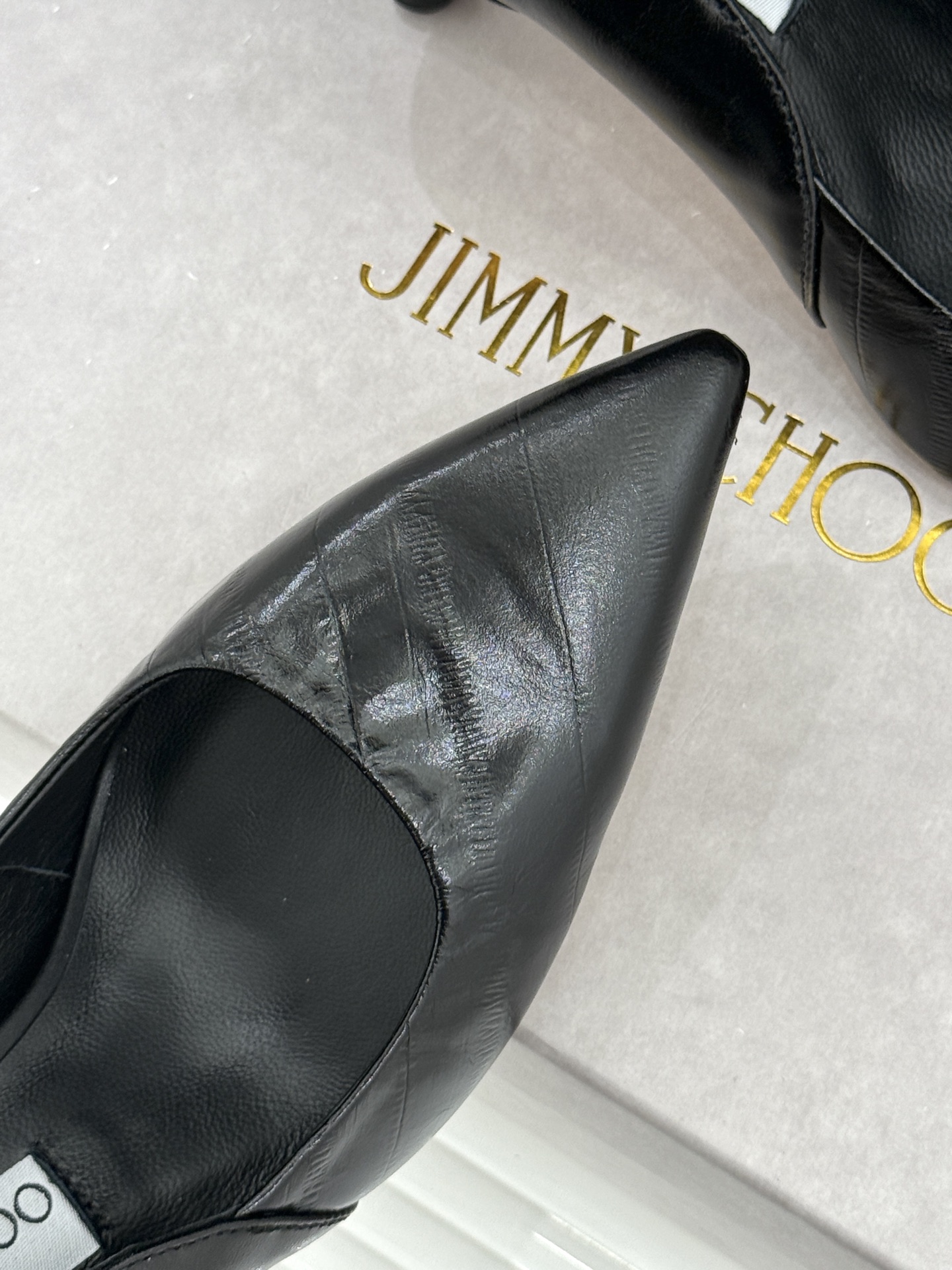 Jimmy Choo/吉米周26WF新品 细跟一字扣带高跟鞋单鞋 一字扣带利落显瘦 尖头剪裁悄悄显腿长 金属扣饰精致亮眼