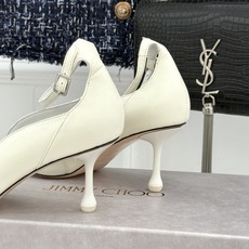 Jimmy Choo/吉米周26WF新品 细跟一字扣带高跟鞋单鞋 一字扣带利落显瘦 尖头剪裁悄悄显腿长 金属扣饰精致亮眼 Jimmy Choo/吉米周26WF新品 细跟一字扣带高跟鞋单鞋 一字扣带利落显瘦 尖头剪裁悄悄显腿长 金属扣饰精致亮眼