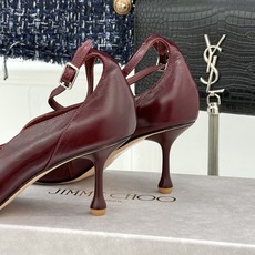 Jimmy Choo/吉米周26WF新品 细跟一字扣带高跟鞋单鞋 一字扣带利落显瘦 尖头剪裁悄悄显腿长 金属扣饰精致亮眼 Jimmy Choo/吉米周26WF新品 细跟一字扣带高跟鞋单鞋 一字扣带利落显瘦 尖头剪裁悄悄显腿长 金属扣饰精致亮眼
