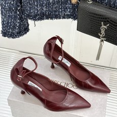 Jimmy Choo/吉米周26WF新品 细跟一字扣带高跟鞋单鞋 一字扣带利落显瘦 尖头剪裁悄悄显腿长 金属扣饰精致亮眼 Jimmy Choo/吉米周26WF新品 细跟一字扣带高跟鞋单鞋 一字扣带利落显瘦 尖头剪裁悄悄显腿长 金属扣饰精致亮眼