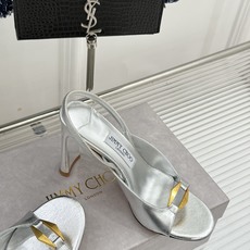 Jimmy Choo/吉米周26WF新品 金属扣露趾粗跟凉鞋 金属扣精致亮眼 露趾剪裁利落显脚瘦 粗跟稳当不累脚 上脚气 Jimmy Choo/吉米周26WF新品 金属扣露趾粗跟凉鞋 金属扣精致亮眼 露趾剪裁利落显脚瘦 粗跟稳当不累脚 上脚气