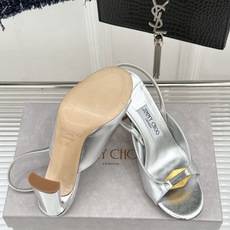 Jimmy Choo/吉米周26WF新品 金属扣露趾粗跟凉鞋 金属扣精致亮眼 露趾剪裁利落显脚瘦 粗跟稳当不累脚 上脚气 Jimmy Choo/吉米周26WF新品 金属扣露趾粗跟凉鞋 金属扣精致亮眼 露趾剪裁利落显脚瘦 粗跟稳当不累脚 上脚气