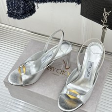 Jimmy Choo/吉米周26WF新品 金属扣露趾粗跟凉鞋 金属扣精致亮眼 露趾剪裁利落显脚瘦 粗跟稳当不累脚 上脚气 Jimmy Choo/吉米周26WF新品 金属扣露趾粗跟凉鞋 金属扣精致亮眼 露趾剪裁利落显脚瘦 粗跟稳当不累脚 上脚气