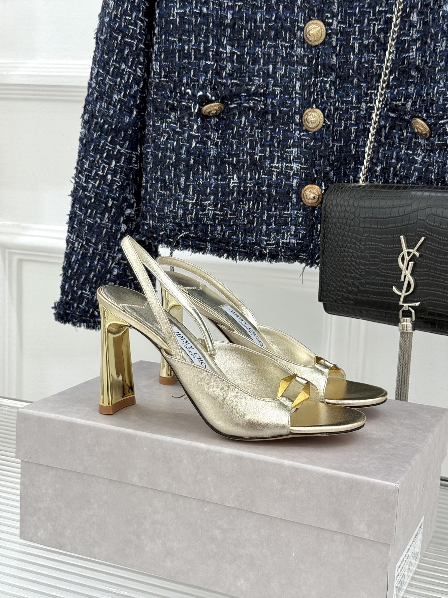 Jimmy Choo/吉米周26WF新品 金属扣露趾粗跟凉鞋 金属扣精致亮眼 露趾剪裁利落显脚瘦 粗跟稳当不累脚 上脚气