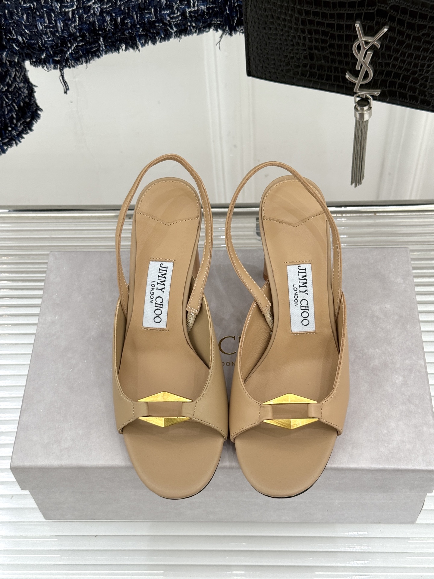 Jimmy Choo/吉米周26WF新品 金属扣露趾粗跟凉鞋 金属扣精致亮眼 露趾剪裁利落显脚瘦 粗跟稳当不累脚 上脚气