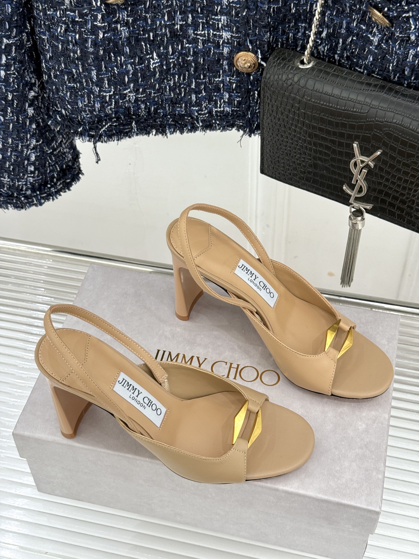 Jimmy Choo/吉米周26WF新品 金属扣露趾粗跟凉鞋 金属扣精致亮眼 露趾剪裁利落显脚瘦 粗跟稳当不累脚 上脚气