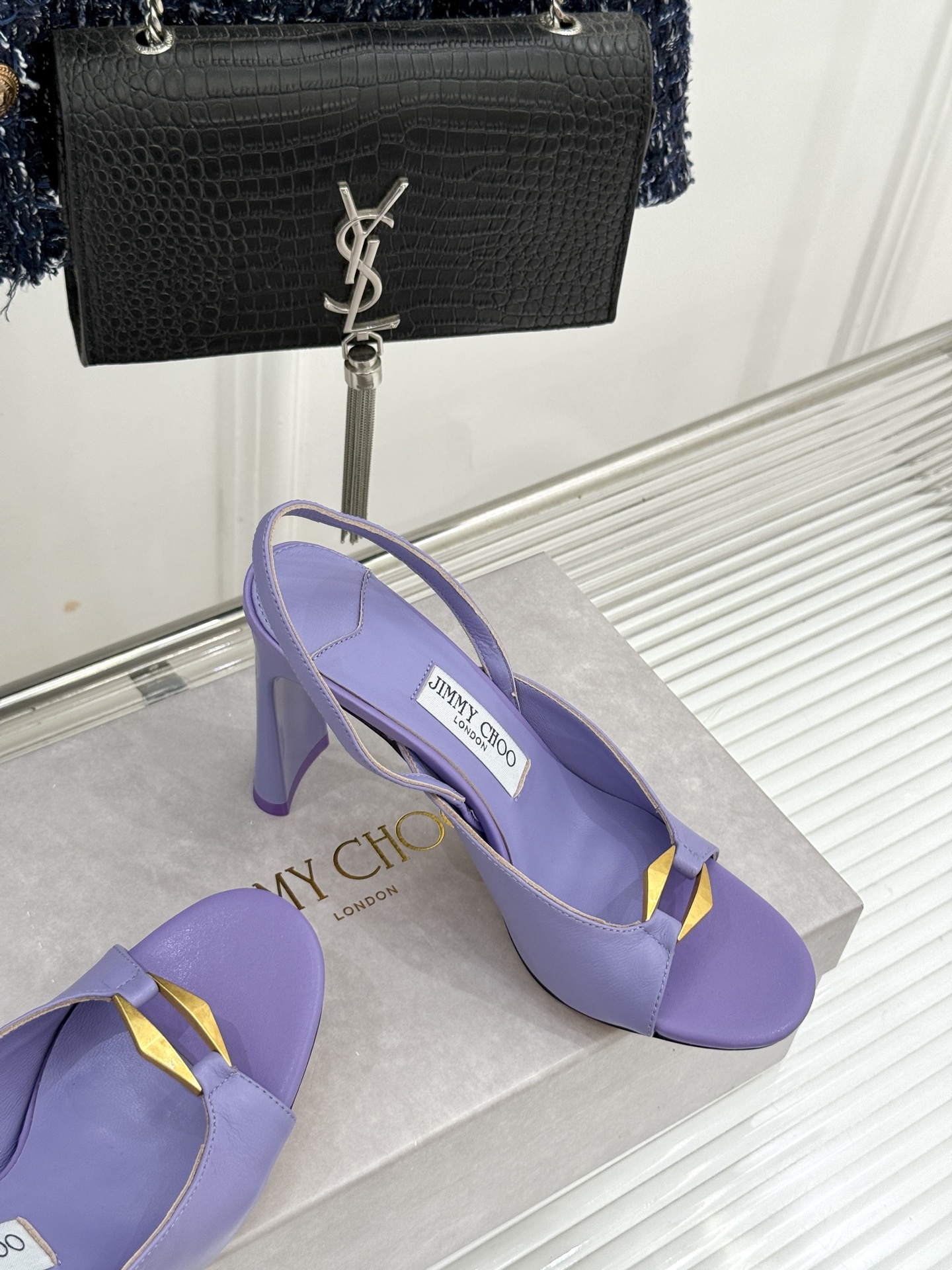 Jimmy Choo/吉米周26WF新品 金属扣露趾粗跟凉鞋 金属扣精致亮眼 露趾剪裁利落显脚瘦 粗跟稳当不累脚 上脚气