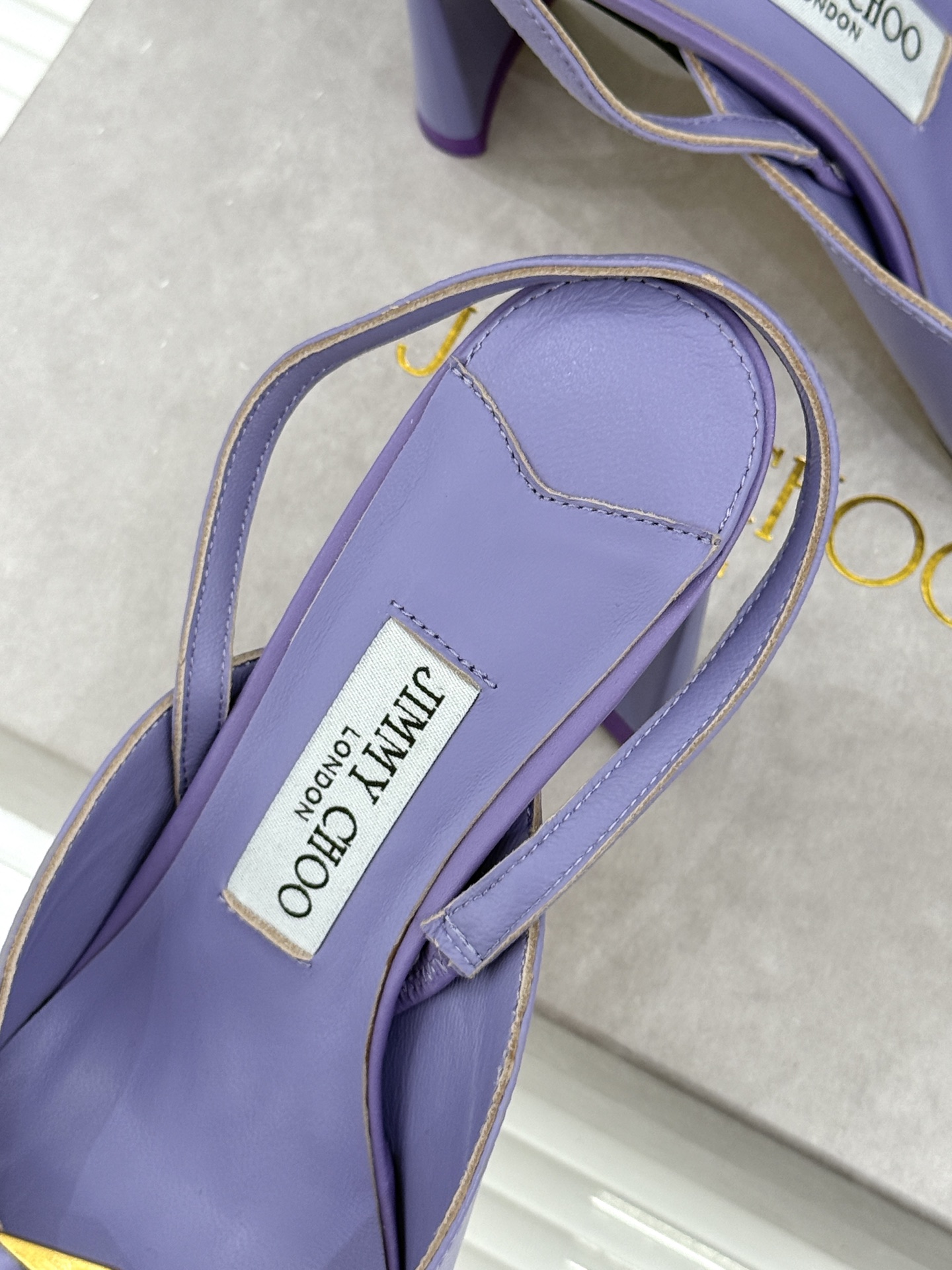 Jimmy Choo/吉米周26WF新品 金属扣露趾粗跟凉鞋 金属扣精致亮眼 露趾剪裁利落显脚瘦 粗跟稳当不累脚 上脚气