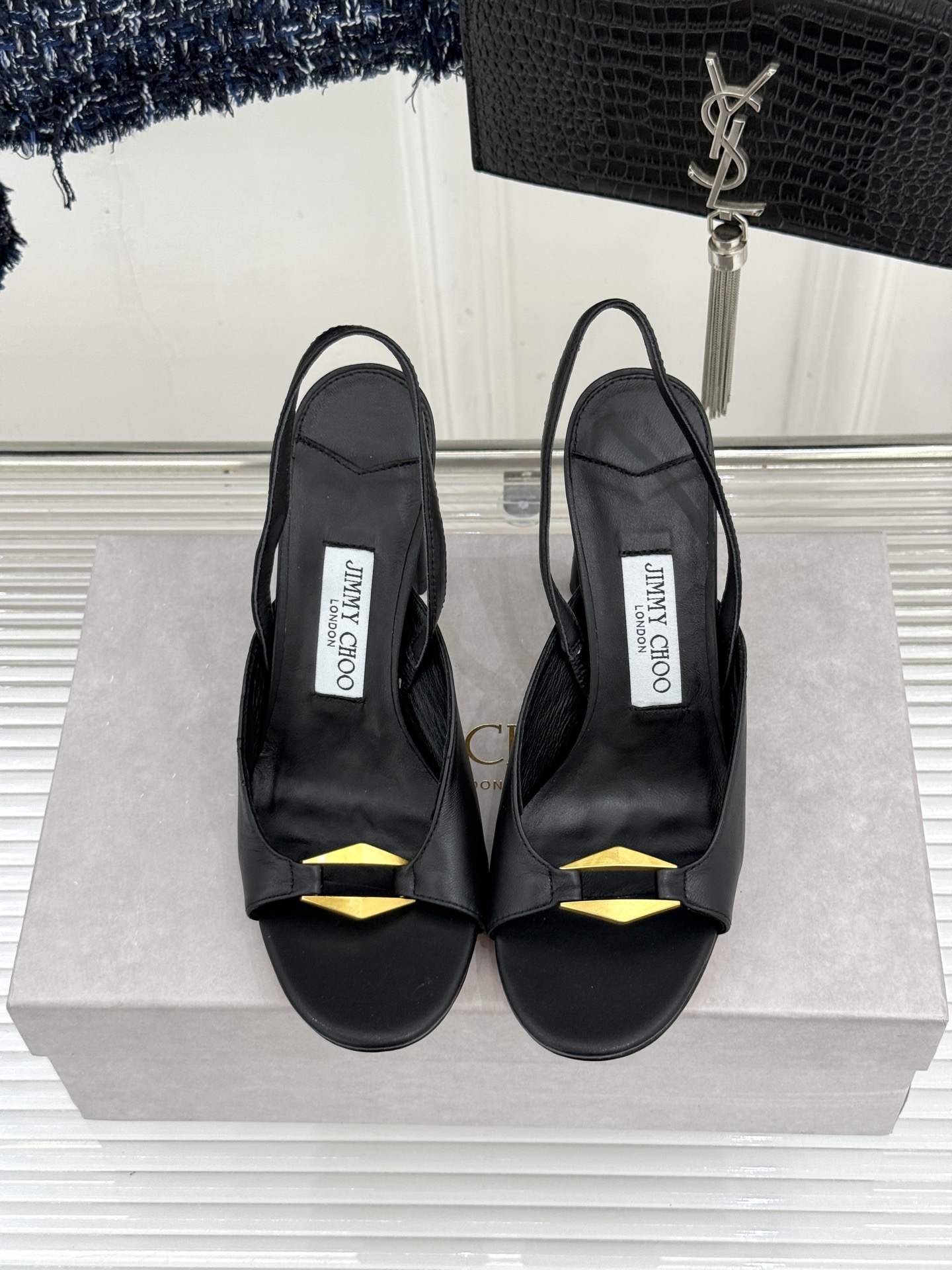 Jimmy Choo/吉米周26WF新品 金属扣露趾粗跟凉鞋 金属扣精致亮眼 露趾剪裁利落显脚瘦 粗跟稳当不累脚 上脚气 Jimmy Choo/吉米周26WF新品 金属扣露趾粗跟凉鞋 金属扣精致亮眼 露趾剪裁利落显脚瘦 粗跟稳当不累脚 上脚气