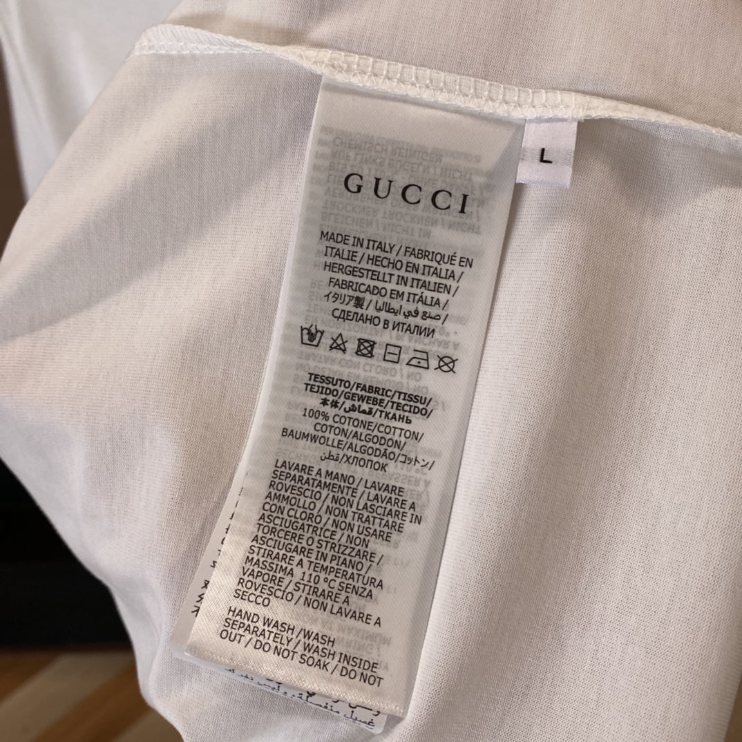 Gu双G小标压花棉质短袖T恤本系列中备受推崇的双G标签演绎品牌辨识度极简风格设计中透露出高级百搭的气质优