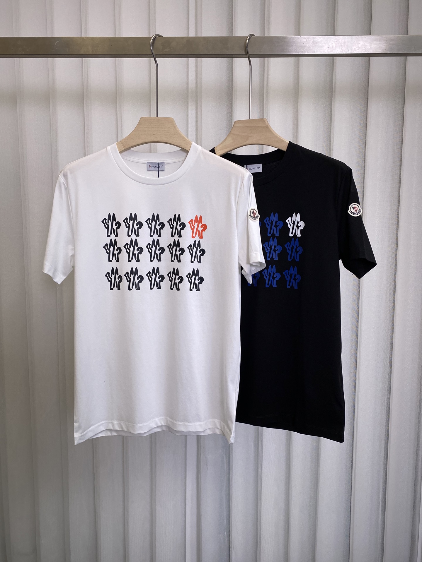 NO:121382,Monc&ler 25 spring and summer new brand logo printed logo short-sleeved T-shirt, customized 80 double-strand mercerized cotton fabric; black and white S~XXXL (customized 4XL and 5XL), T-shirt,tees, t-shirt,alexander wang19860909Monc&ler 25春夏新品品牌logo印花标识短袖T恤,定制80支双股丝光棉面料；黑色 白色 S～XXXL（可定制4XL、5XL）,,T-shirt,tees，t-shirt,alexander wang,Men's clothing