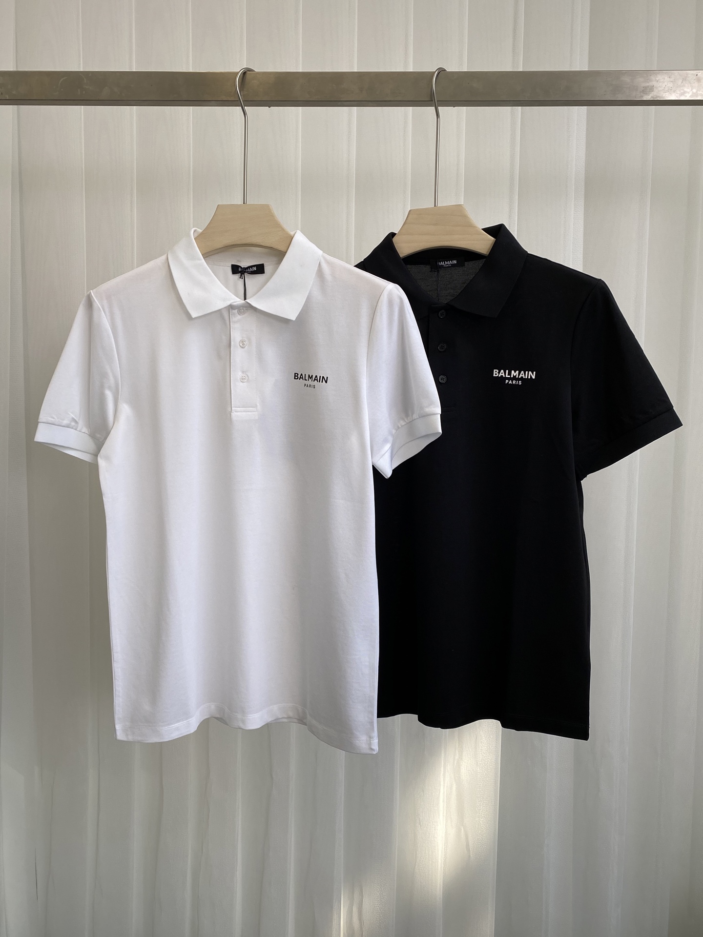 NO:121369,BALMAIN.25 spring and summer new classic letter printed logo Polo shirt, three-button placket on the neckline, customized 60 double mercerized bead floor cotton fabric; black and white S~XXXL, balmain, alexander wang19860909BALMAIN.25春夏新经典字母印花标识Polo衫,领口饰有三扣门襟,定制60支双丝光珠地棉面料；黑色 白色 S～XXXL,,balmain,alexander wang,Men's clothing