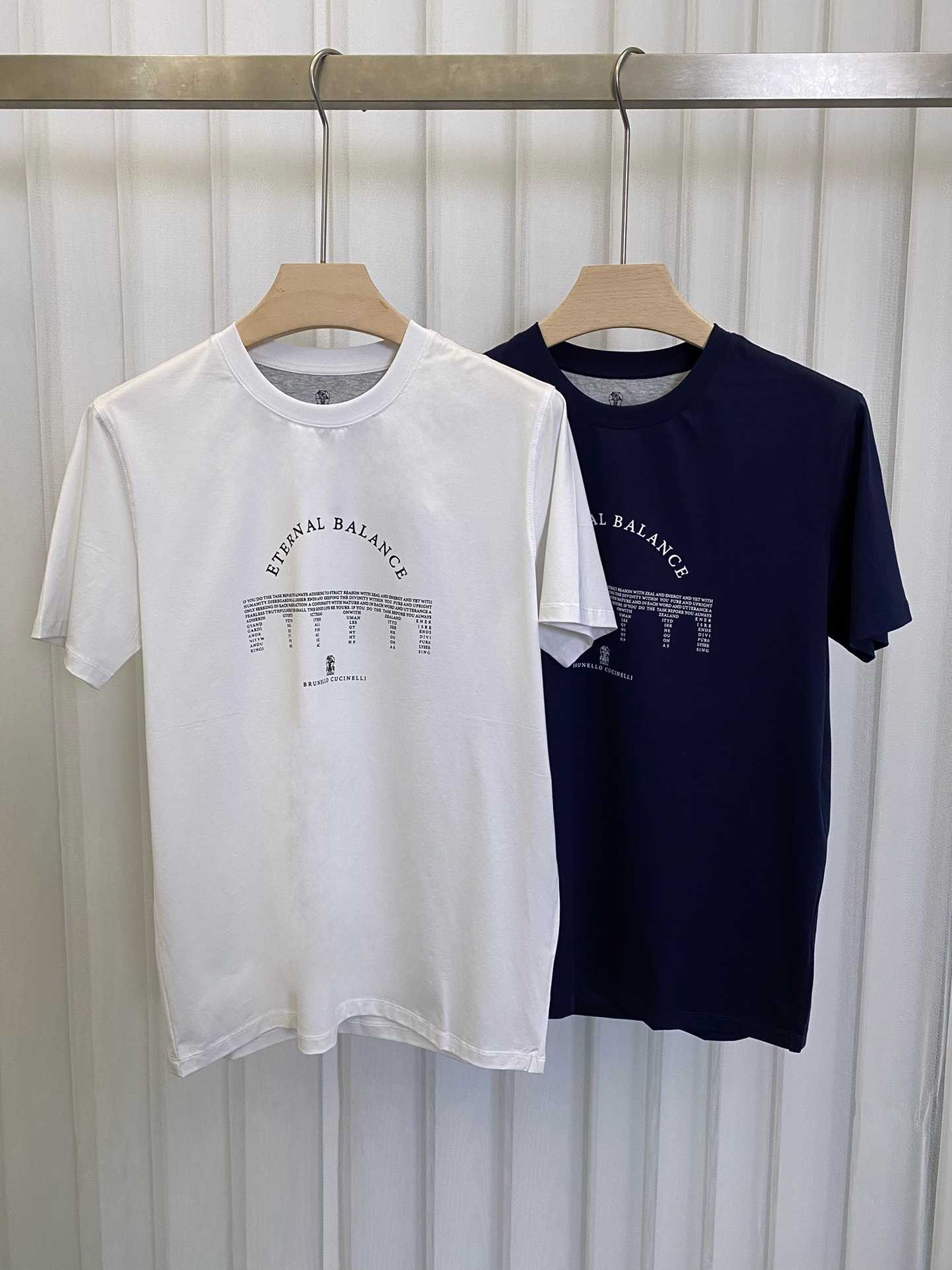 NO:127611,25 years BC men's round neck mercerized cotton short-sleeved T-shirt, the logo on the front chest is very expressive, and the unique colors are used to create an aesthetic sense of space. It is matched with a simple and generous round neck. The comfortable fabric allows you to enjoy the unrestrained and comfortable feeling. The simple and neat design makes your mood relaxed and bright. M~3xl,, T-shirt,tees, t-shirt,alexander wang1986090925年BC男士圆领丝光棉短袖T恤,前胸的logo 设计极具表现力,用极特色的色彩构造出美学的的空间感,搭配简单大方的圆领,舒适的面料能让你尽情享受无拘无束的惬意感,简洁利落的设计,让心情也随之轻松明快.M~3xl,,T-shirt,tees，t-shirt,alexander wang,Men's clothing