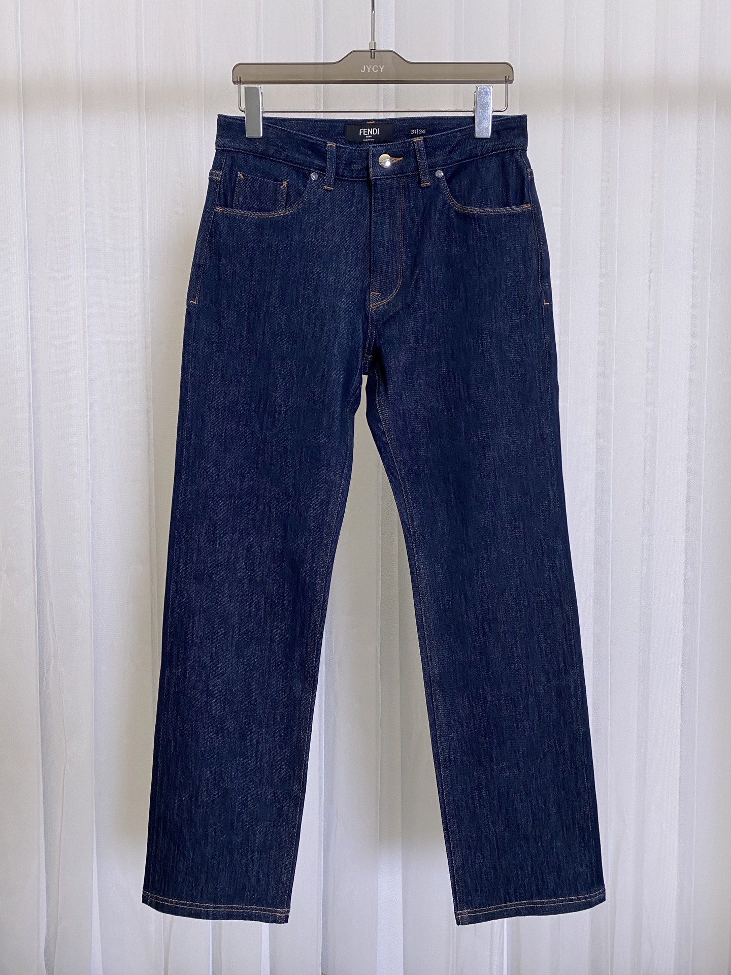 NO:501414,FD counter latest LOGO Tiansi Kapok blended cotton straight jeans YYDS original color denim comfortable skin-fitting straight cut five-pocket trousers, fashionable and modern with the latest Fendi leather logo on the back patch pocket, trademark contrast!  30-38. None 35, fendi, jeans, alexander wang19860909FD 专柜最新LOGO天丝木棉花混纺棉直筒牛仔裤YYDS 原色调牛仔布舒适贴肤直筒剪裁五口袋长裤 以背面贴袋最新Fendi 皮标 商标反差感为点缀时尚摩登！30-38.无35,,fendi,jeans,alexander wang,Men's clothing