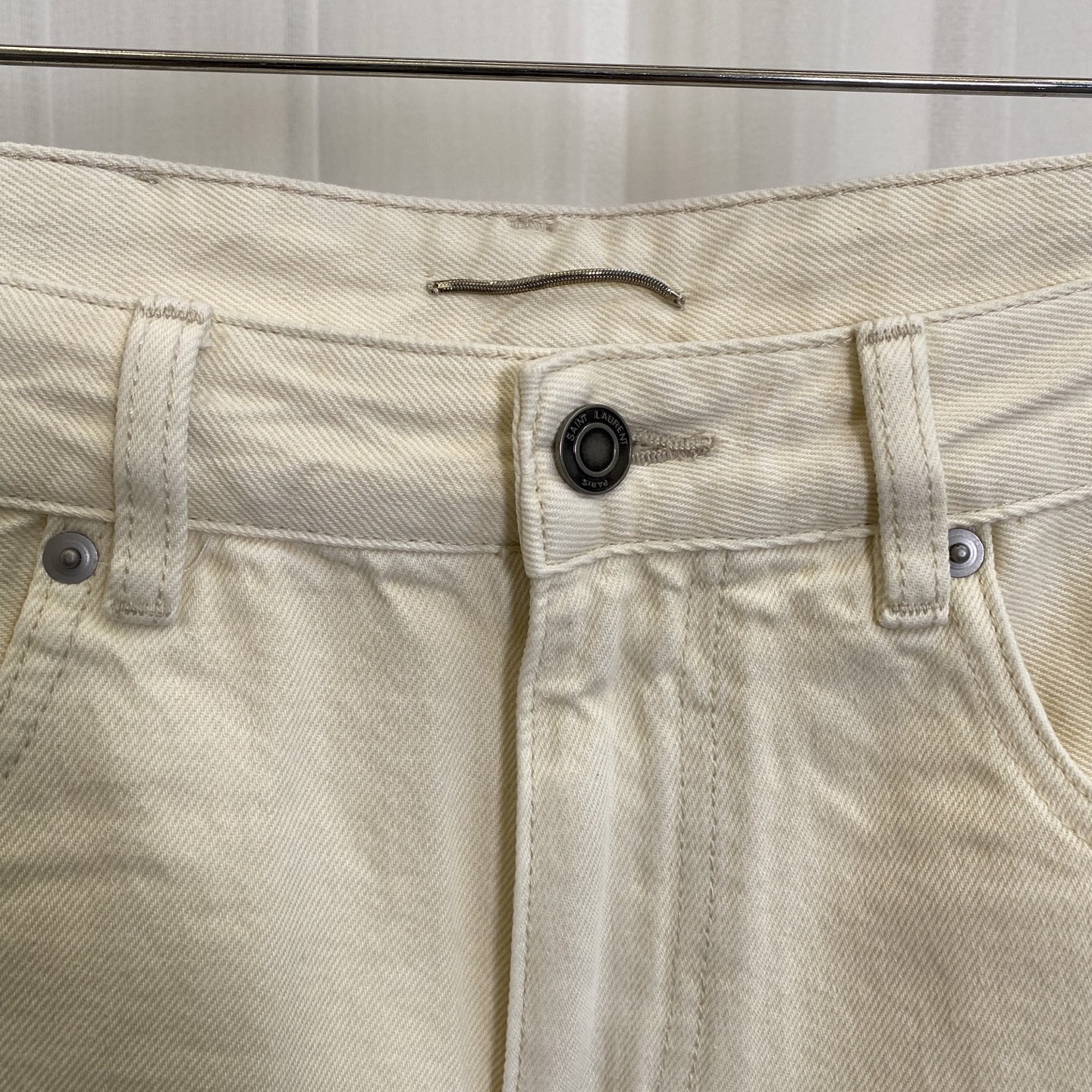 P660 San Roland’s Fashionable White Cowboy Jeans: Soft, Silky, and Stylish! - 图片 4