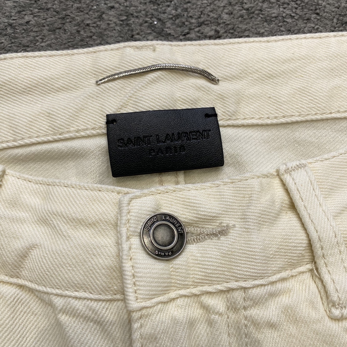 P660 San Roland’s Fashionable White Cowboy Jeans: Soft, Silky, and Stylish! - 图片 5