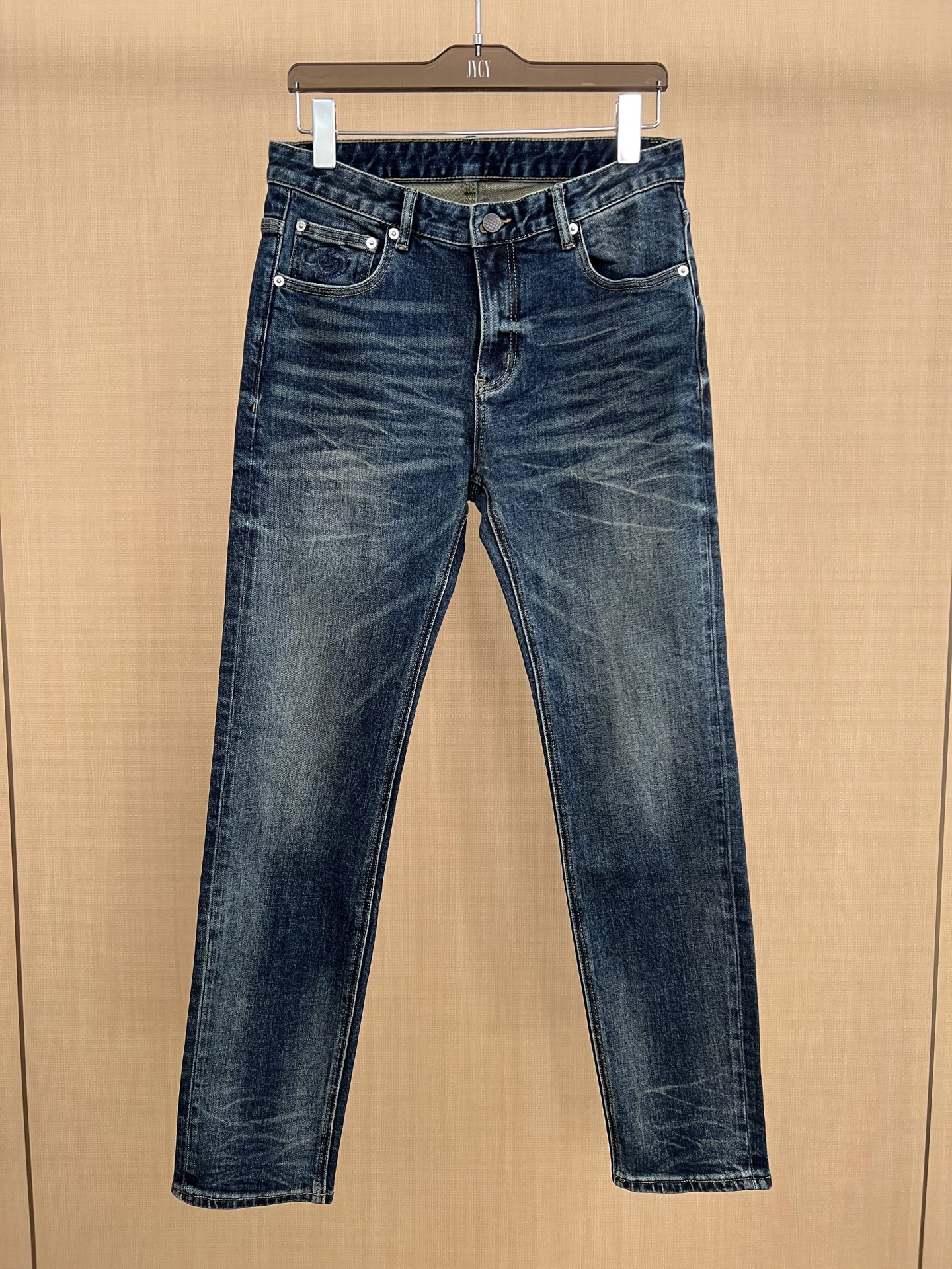 NO:573219,BV 25 counter limited edition 25/autumn and winter new products. Fashionable design washed jeans. Original replica exclusive hardware accessories. Luxurious and highly recommended. Complex craftsmanship + washed foreign trade. Quality and detail processing are in place. Stretch slim straight pants. Size.29-38, 35 but not 37,,bottega veneta,jeans,alexander wang19860909BV 25专柜限量版 25/秋冬新品 潮流设计感十足洗水牛仔裤 原版复刻独家五金辅料 奢华感重磅强烈推荐 复杂工艺工艺+洗水外贸 品质感细节处理满满到位 弹力修身直筒裤型 尺码.29-38有35无37码,,bottega veneta,jeans,alexander wang,Men's clothing