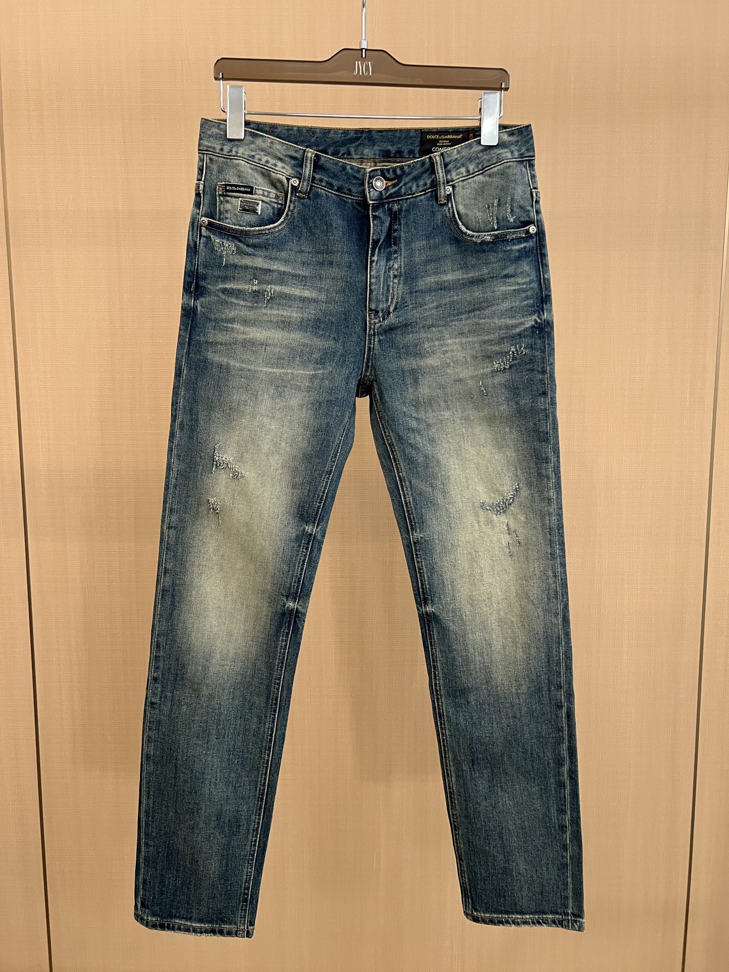 NO:648939,DG Dolce & Gabbana & 25 counter limited edition 25/autumn and winter new products, new retro-grade washed jeans, luxury feeling 25//ss official website counter 9000 ocean new products, hot-selling original replica DG leather brand, highly recommended, complex craftsmanship + washed foreign trade, quality and detail processing are in place, trendy colors will not fade, luxury details and hardware accessories are all in place, stretchy slim straight pants type  Size: 29-38, 35 or 37, Dolce&Gabbana, jeans, alexander wang19860909DG杜嘉班那 & 25专柜限量25/秋冬新品 新品复古级洗水牛仔裤 奢华感25//ss官网专柜9000大洋新品热销 原版复刻DG皮牌 重磅强烈推荐 复杂工艺工艺+洗水外贸 品质感细节处理满满到位 潮流色系不掉色 奢华感细节五金辅料一一满足到位 弹力修身直筒裤型 尺码.29-38有35无37码,,Dolce&Gabbana,jeans,alexander wang,Men's clothing