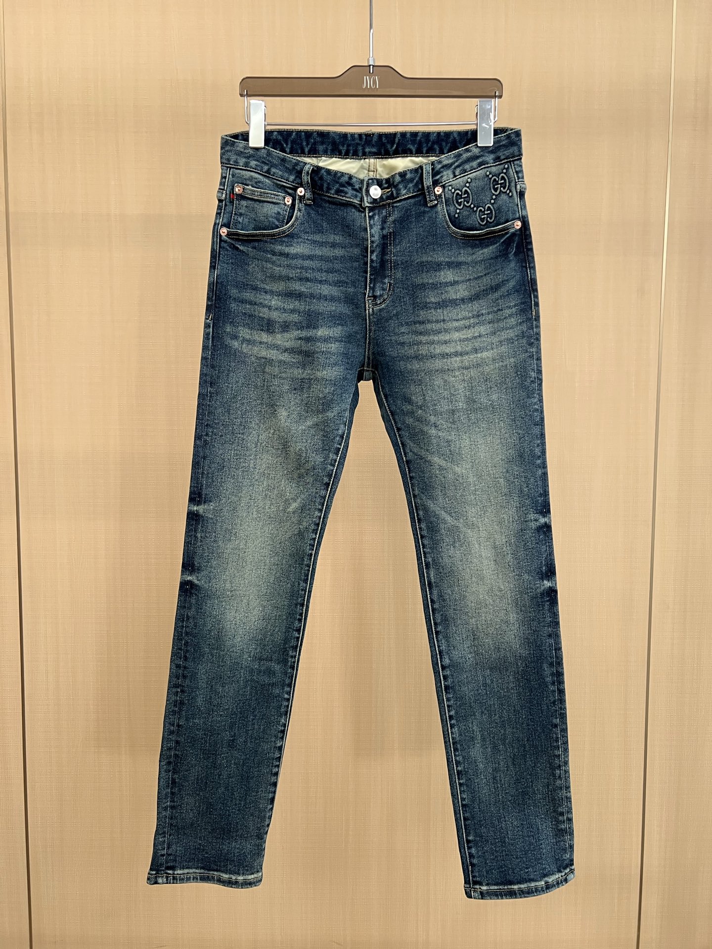 NO:648912,GUCUI Guyi 25//Thick style popular new product exclusive original replica accessories retro color big cow flavor perfect appearance men’s fashionable blue trendy classic versatile color stretch slightly slim sime version denim jeans counter purchase quality hardware accessories full of luxury feel just right in thickness and replacement retro trendy colors with an old feel ubiquitous three-dimensional tailoring details Yuanmei appearance  Sizes 29-38 include size 35 but not size 37,,gucci,jeans,alexander wang19860909GUCUI古倚 25//厚款爆单新品独家原版复刻辅料 复古色大牛味 设计款完美品相 男士时髦蓝系潮流不俗经典百搭色 弹力微修身sime版型 丹宁牛仔裤 专柜代购品质 五金配件奢华感十足 厚薄程度正好完美衔接更替 做旧感的复古潮流色系 无处不在的立体剪裁细节 元美品相 尺码29-38有35码无37码,,gucci,jeans,alexander wang,Men's clothing