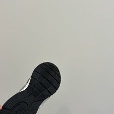 360Celin*·26s 春夏新款 透气网面设计老爹鞋 这双老爹鞋是Celine将巴黎左岸那份不刻意的精致,与九十年代 360Celin*·26s 春夏新款 透气网面设计老爹鞋 这双老爹鞋是Celine将巴黎左岸那份不刻意的精致,与九十年代