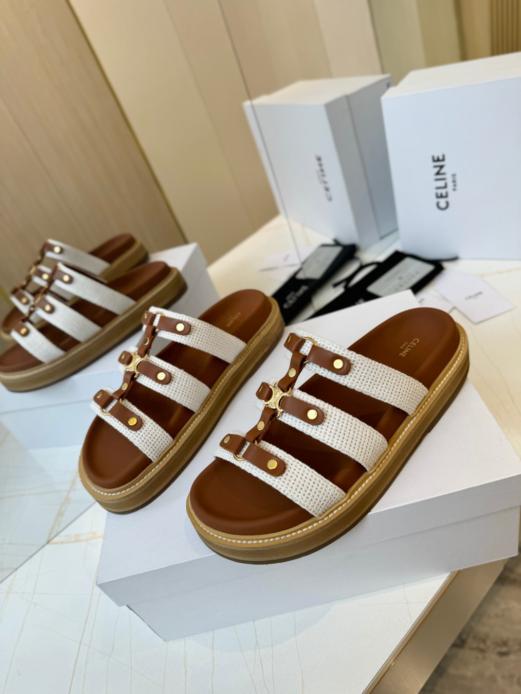 NO:390891,High quality CELINE-Celin purchasing level Spring and summer new Arc de Triomphe retro Roman sandals slippers No pressure in and out of the counter, heavy industry version, refuse to see fake low goods Original last, N debugging, this one is absolutely Vintage retro flavor, top layer imported cowhide upper, original multi-layer combination sole genuine leather edge strips Original packaging Shoe size 35-40 (41 custom made without return and exchange) Price, sandals, celine, celine, sandals, slippers, cowhide19860909高品质 CELINE-赛琳代购级别 春夏新品凯旋门复古罗马凉鞋拖鞋 进出专柜无压力,重工版,拒绝一眼假low货 原版楦型,调试N次、这款上脚绝对Vintage复古风味十足  鞋面头层进口牛皮 大底原版多层组合大底 真皮沿条 包装原版全套包装 鞋码35-40（41定做不退换) 价格,凉鞋,celine,celine,sandals,slippers,cowhide,Women's Shoes