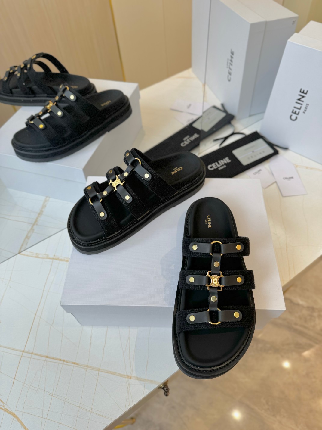 NO:390897,CELINE-Celin purchasing level Spring and summer new Arc de Triomphe retro Roman sandal slippers No pressure in and out of the counter, heavy industry version, reject fake low goods at a glance Original last, N debugging, this one is absolutely Vintage retro flavor, top layer imported cowhide upper, original multi-layer combination sole genuine leather edge strips, original packaging, shoe size 35-40 (41 custom made without return and exchange) Price, sandals, celine, celine, sandals, slippers, cowhide19860909CELINE-赛琳代购级别 春夏新品凯旋门复古罗马凉鞋拖鞋 进出专柜无压力,重工版,拒绝一眼假low货 原版楦型,调试N次、这款上脚绝对Vintage复古风味十足  鞋面头层进口牛皮 大底原版多层组合大底 真皮沿条 包装原版全套包装 鞋码35-40（41定做不退换) 价格,凉鞋,celine,celine,sandals,slippers,cowhide,Women's Shoes