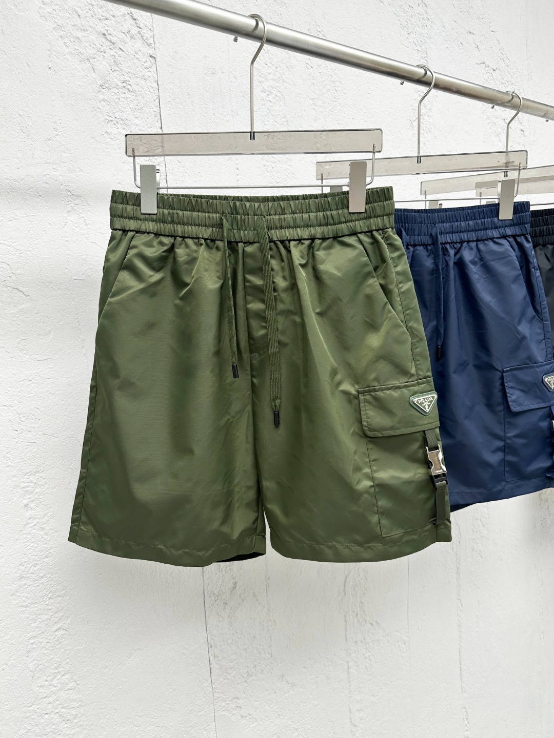 Prada Milano Men's Twill Cargo Shorts with Buckle Pockets - Casual Fit 3 o 1iqt4jvd31u7rl9uh871bk2dr435