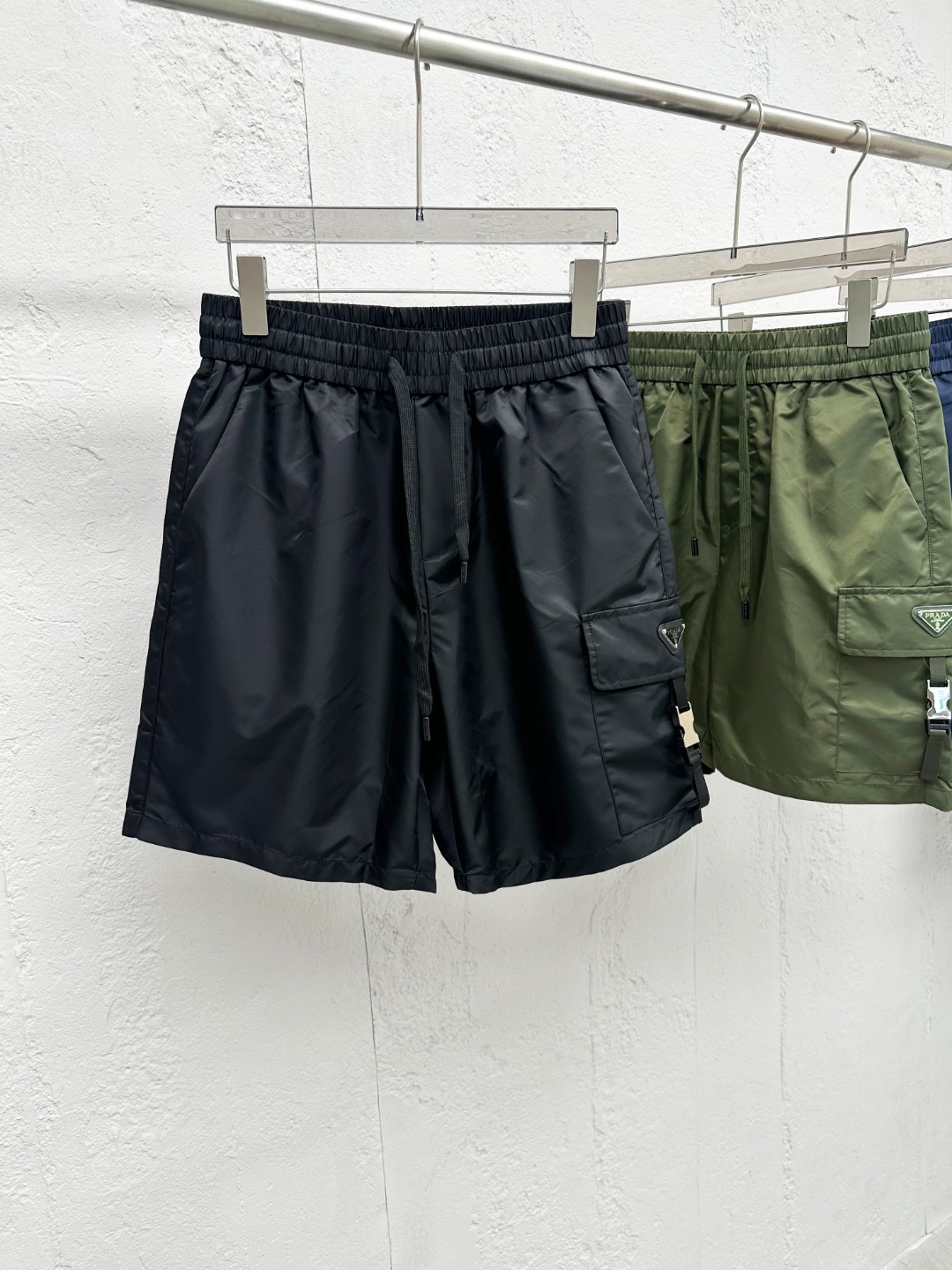 Prada Milano Men's Twill Cargo Shorts with Buckle Pockets - Casual Fit 5 o 1iqt4jvd3knt16ms9ldg7bee537