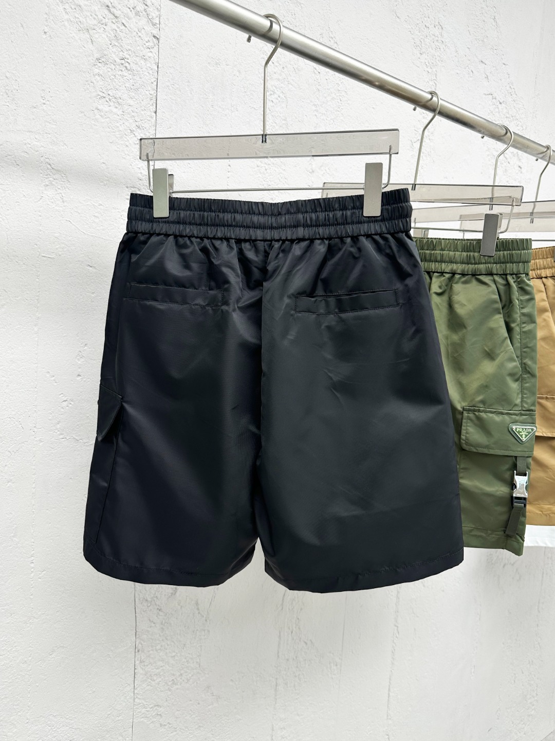 Prada Milano Men's Twill Cargo Shorts with Buckle Pockets - Casual Fit 7 o 1iqt4jvd4p17ol4j0n1al710vv39