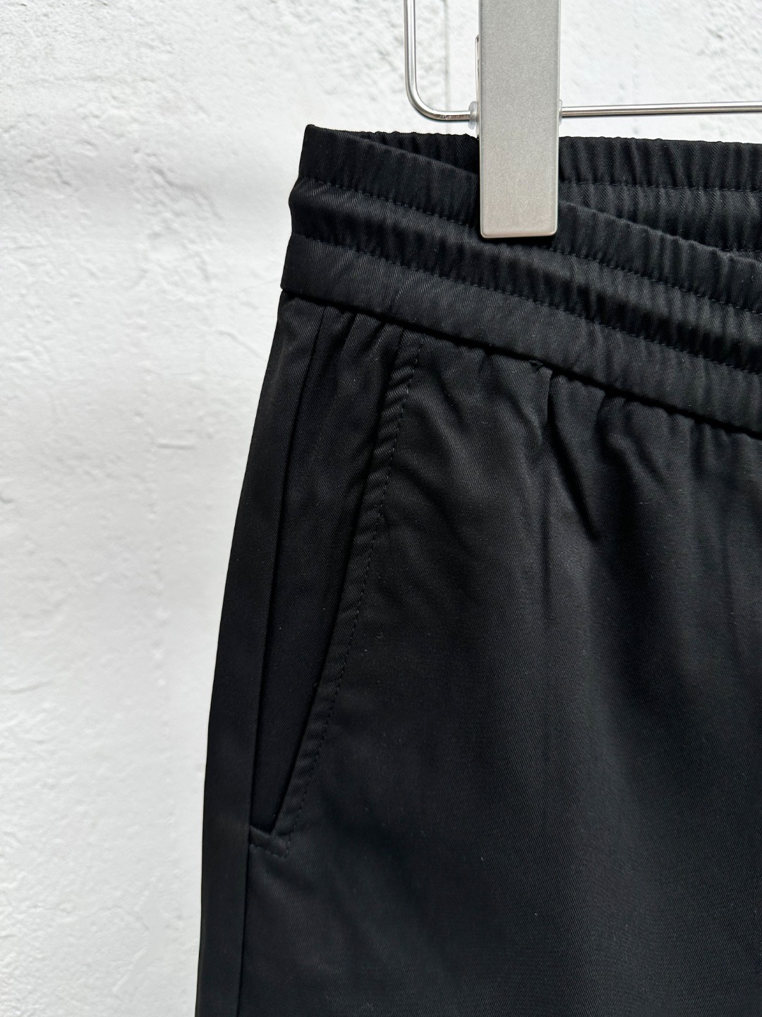 Men's Reflective Logo Print Black Twill Cotton Drawstring Shorts 4 o 1ir9r3tnk1jrk13nckurvjp1r9p3m