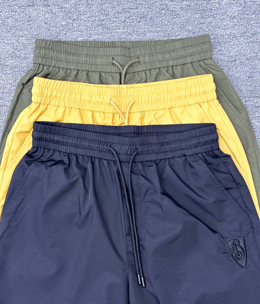 Burberry Men's Embroidered Logo Cotton Blend Drawstring Shorts 6 o 1itkd18qg17u61b7a19vf1lco1d684