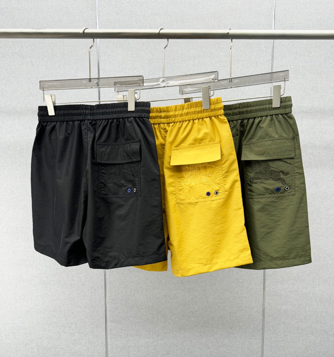 Burberry Men's Embroidered Logo Cotton Blend Drawstring Shorts 3 o 1itkd18qg4ao11f61c4d175j1gi81