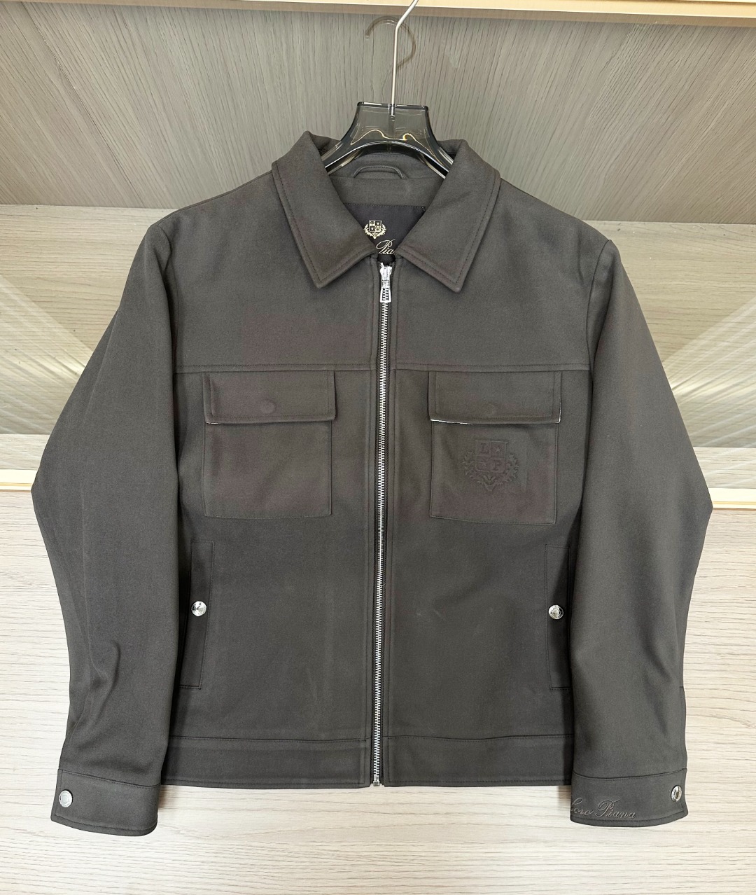 NO:681379,Brown details~,,19860909咖啡色细节~,,,Men's clothing