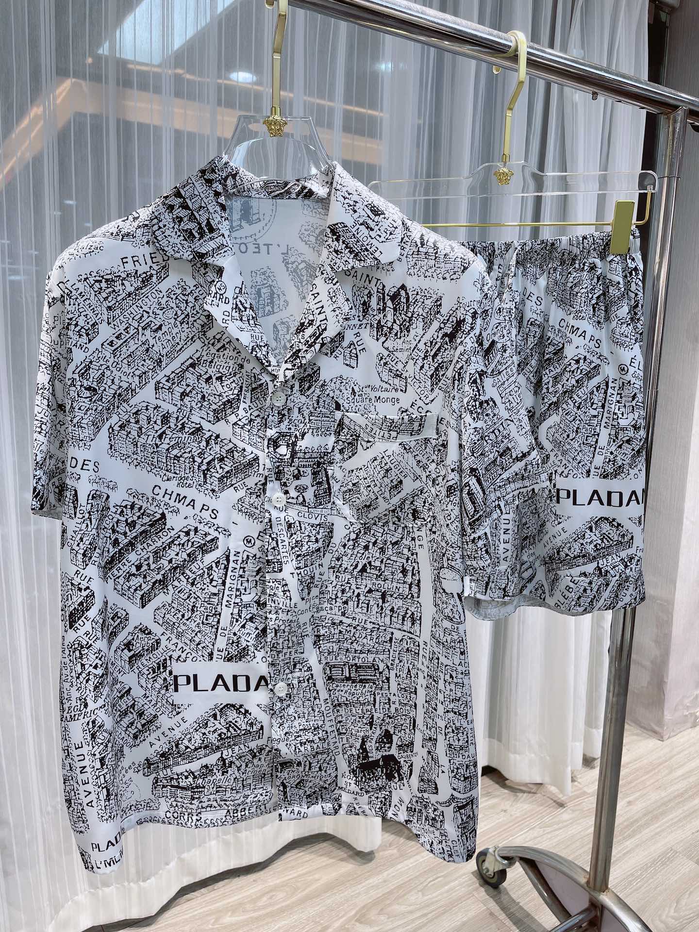 NO:142109,Paijia original new product launch OG new shorts shorts, men and women couples suits, high-end home clothing suits, high-end Korean silk fabrics, comfortable upper body effect, size M-3XL (silk products should not be machine-washed, recommended to wash by hand or laundry bags), shorts, T-shirt, real silk, alexander wang19860909派家原创 新品上市OG新品短袖短裤 男女情侣款套装 高端家居服套装 采用高定韩国丝面料,上身效果舒适,尺码M—3XL（真丝产品切勿机洗,建议手洗或者洗衣袋洗）,,shorts,T-shirt,real silk,alexander wang,Men's clothing