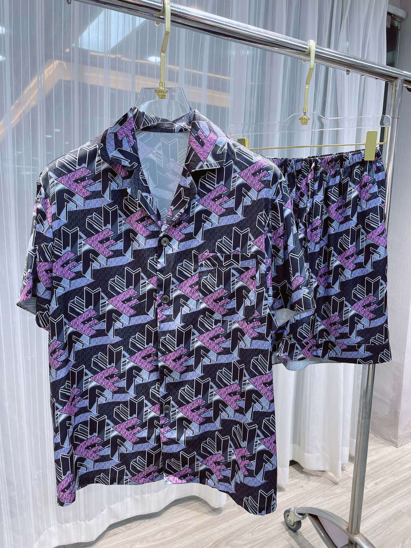 NO:142115,Paijia original new product launch Fenfen New shorts shorts for men and women couples suits High-end home clothing suits Use high-end Korean silk fabrics, comfortable upper body effect, size M-3XL (silk products should not be machine-washed, recommended to wash by hand or wash with laundry bag), shorts, T-shirt, real silk, alexander wang19860909派家原创 新品上市芬芬 新品短袖短裤 男女情侣款套装 高端家居服套装 采用高定韩国丝面料,上身效果舒适,尺码M—3XL（真丝产品切勿机洗,建议手洗或者洗衣袋洗）,,shorts,T-shirt,real silk,alexander wang,Men's clothing