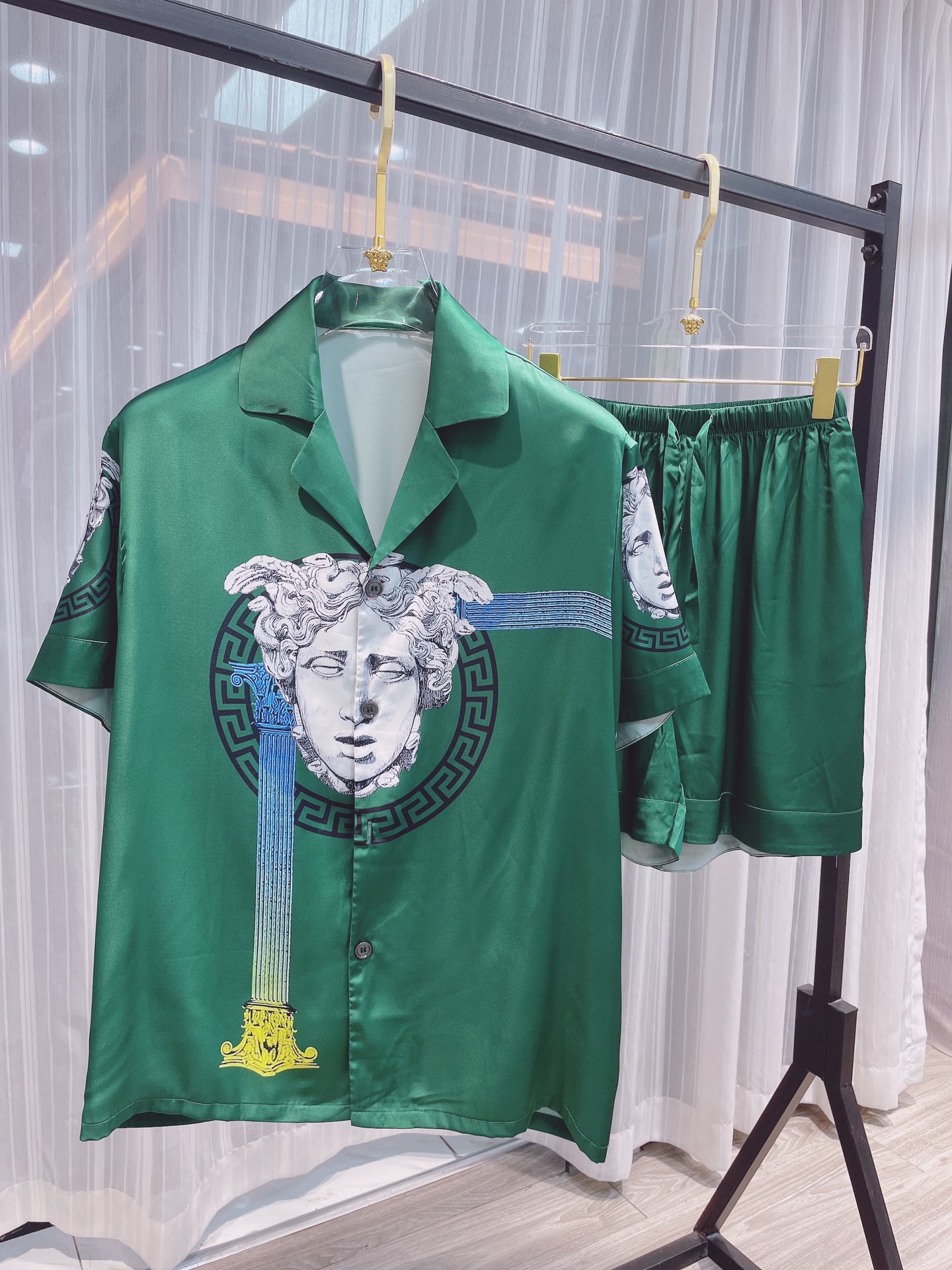 NO:142081,Paijia original new model is available for sale Fanfan high-end home clothing Short-sleeved shorts for couples, same style as men and women, uses high-end South Korean silk fabric, comfortable upper body effect, same style as men and women, size M-3XL (silk products should not be washed by machine, it is recommended to wash by hand or wash with laundry bag), shorts, T-shirt, real silk, alexander wang19860909派家原创 新款上市 范范 高端家居服 短袖短裤 情侣男女同款 采用高定南韩丝面料,上身效果舒适,男女同款,尺码M—3XL（ 真丝产品切勿机洗,建议手洗或者洗衣袋洗）,,shorts,T-shirt,real silk,alexander wang,Men's clothing