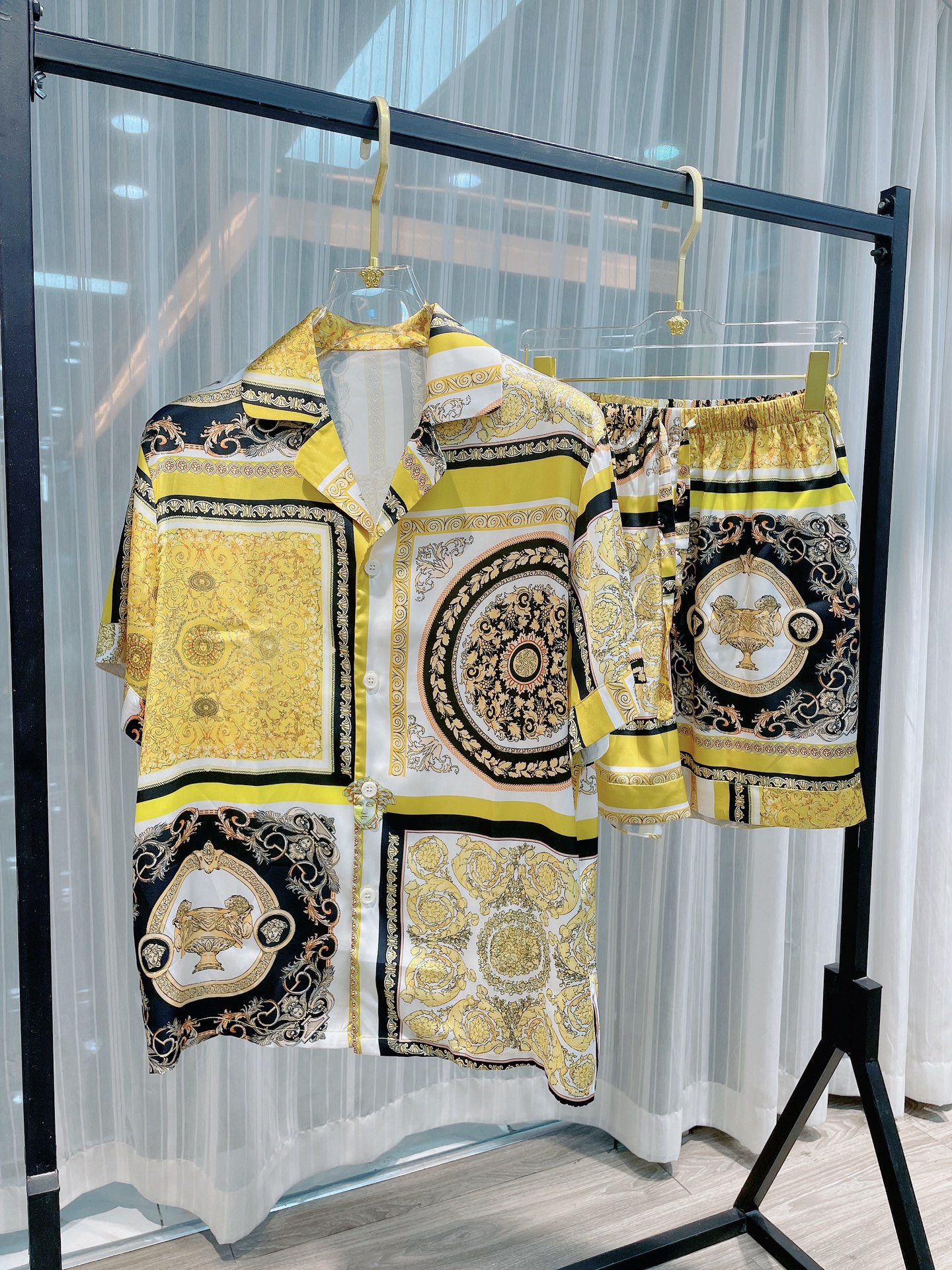 NO:142092,Paijia original new model is available for sale Fanfan high-end home clothing Short-sleeved shorts for couples, same style as men and women, uses high-end South Korean silk fabric, comfortable upper body effect, same style as men and women, size M-3XL (silk products should not be washed by machine, it is recommended to wash by hand or wash with laundry bag), shorts, T-shirt, real silk, alexander wang19860909派家原创 新款上市 范范 高端家居服 短袖短裤 情侣男女同款 采用高定南韩丝面料,上身效果舒适,男女同款,尺码M—3XL（ 真丝产品切勿机洗,建议手洗或者洗衣袋洗）,,shorts,T-shirt,real silk,alexander wang,Men's clothing