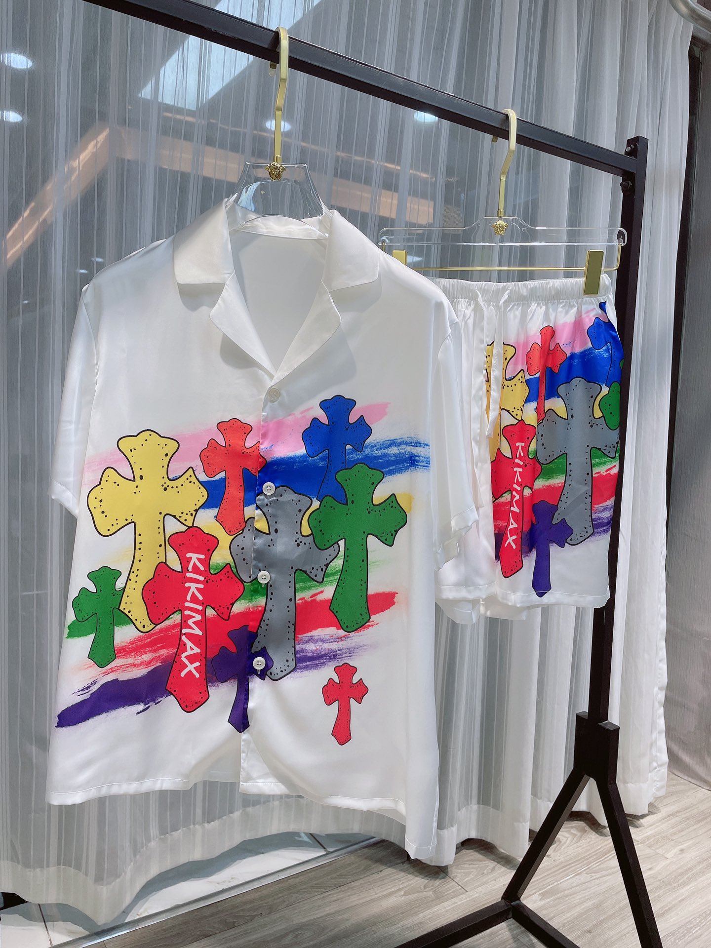 NO:142097,Original new model on sale Crohjia High-end home clothing Short-sleeved shorts for couples, men and women, use high-end South Korean silk fabric, comfortable upper body effect, same style for men and women, size M-3XL (silk products should not be machine-washed, it is recommended to wash by hand or wash with laundry bag), chrome hearts, loewe, shorts, T-shirt, real silk, alexander wang19860909派家原创 新款上市 克罗家 高端家居服 短袖短裤 情侣男女同款 采用高定南韩丝面料,上身效果舒适,男女同款,尺码M—3XL（ 真丝产品切勿机洗,建议手洗或者洗衣袋洗）,,chrome hearts,loewe,shorts,T-shirt,real silk,alexander wang,Men's clothing